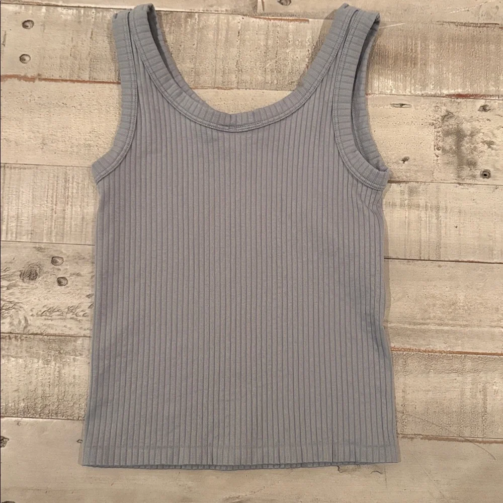 Dynamic Basic Gray Ribbed Tank Top - Picture 4 of 5